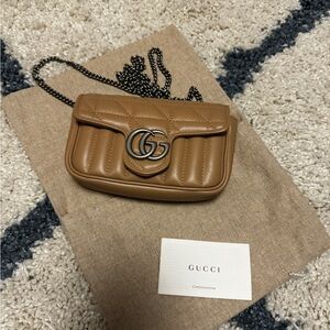 LIKE NEW! Gucci super mini marmont